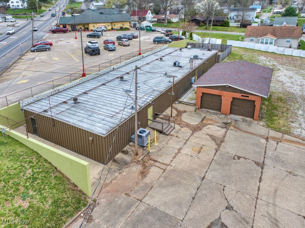 Explore a remarkable opportunity at 4540 Emerson Avenue in Parkersburg, WV! This versatile commercial property offers 4,392 square feet of space available for sale or lease, making it ideal for various business ventures such as a fitness center, coffee shop, daycare or whatever your needs may bring. The open floor plan is complemented by ample parking and an additional 890 square foot garage, perfect for storage or extra operational needs. Previously operated as a bar and grill, the property is equipped with a commercial kitchen, enhancing its suitability for food service or other commercial applications. Don’t miss the chance to secure this flexible space on a generous acre of land!
