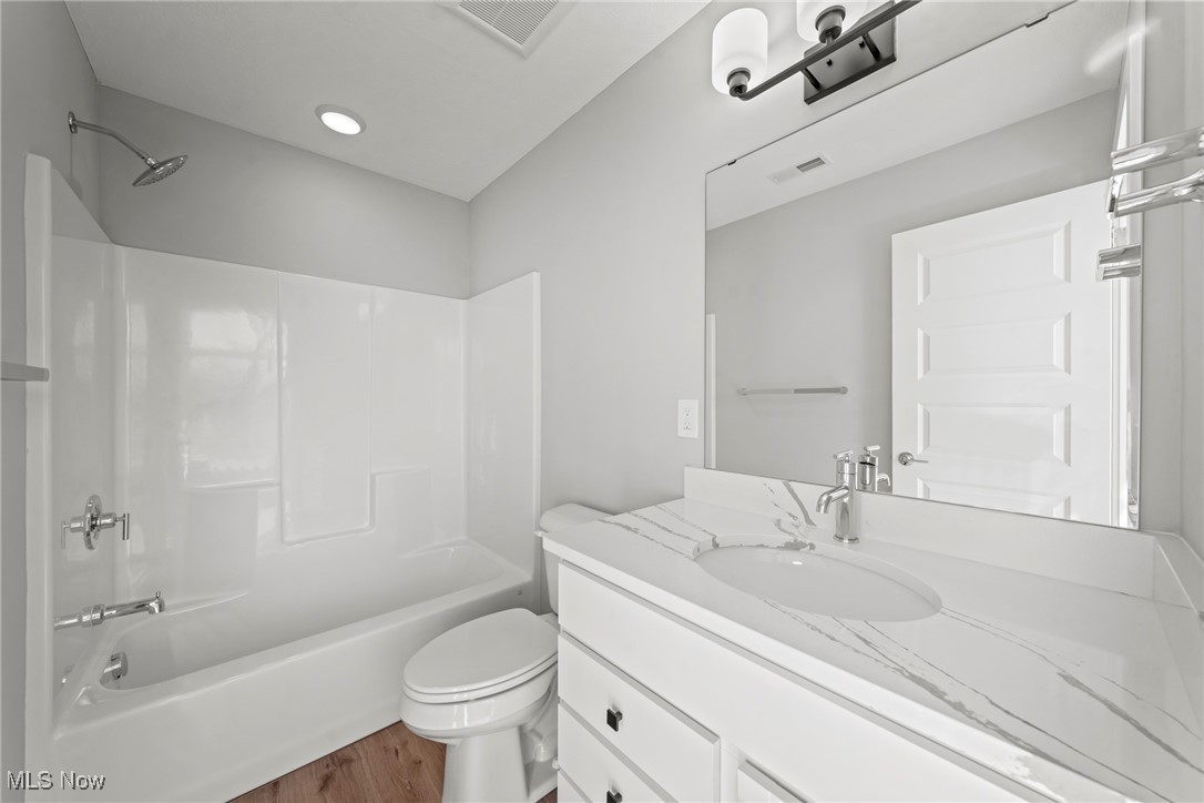 Cleveland, Ohio 44113, United States, 3 Bedrooms Bedrooms, ,4 BathroomsBathrooms,Residential,Active,96947