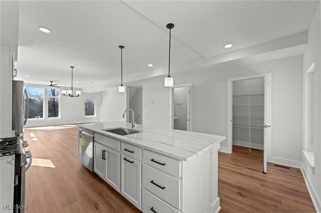 Cleveland, Ohio 44113, United States, 3 Bedrooms Bedrooms, ,4 BathroomsBathrooms,Residential,Active,96947