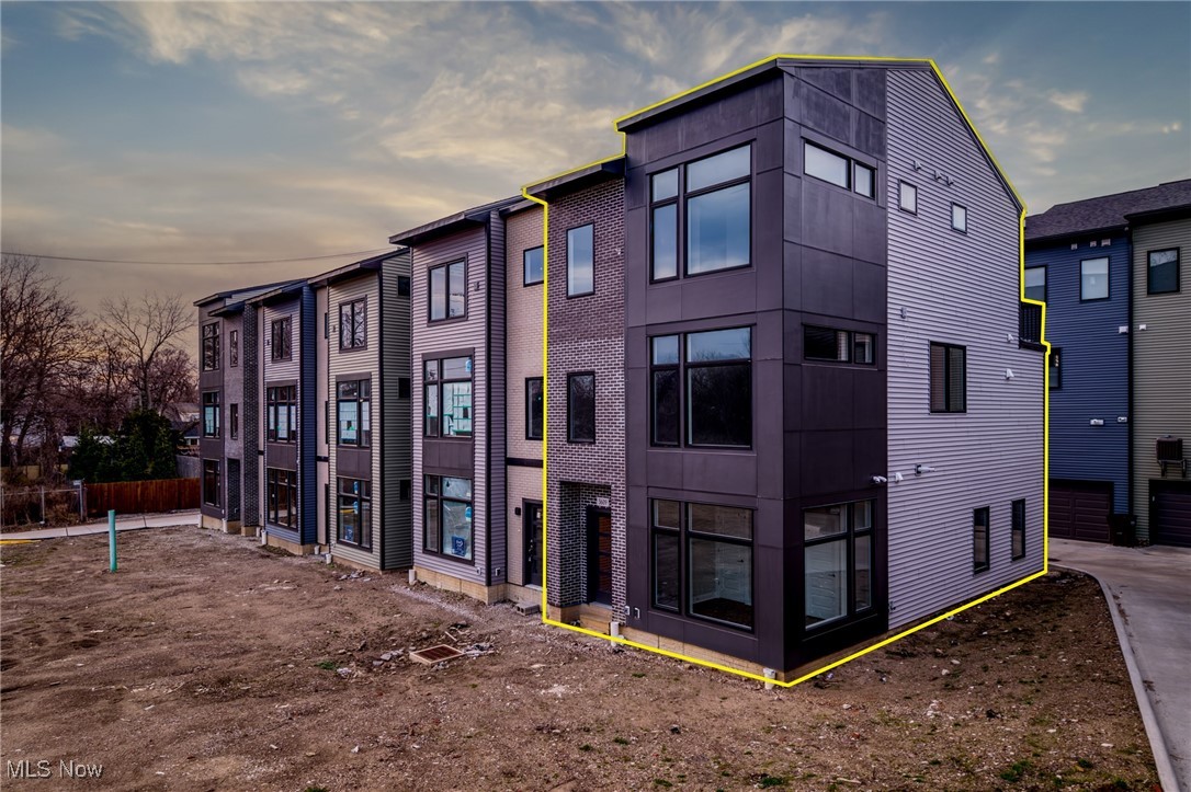 Cleveland, Ohio 44113, United States, 3 Bedrooms Bedrooms, ,4 BathroomsBathrooms,Residential,Active,96947