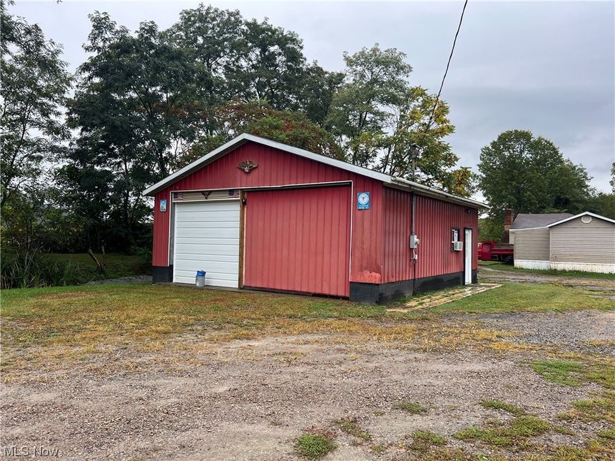 28x30 building on a half-acre high traffic corner lot. New garage door, updated 200 AMP electric, and shop lights. Work bench & shelves stay. Office and waiting area. Shop set up for welder, heat/air, and dryer.