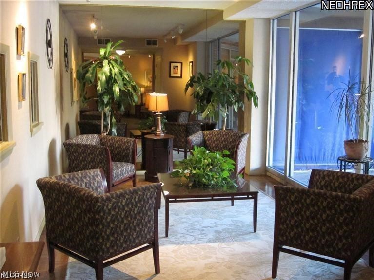 Lake House Condo - Residential