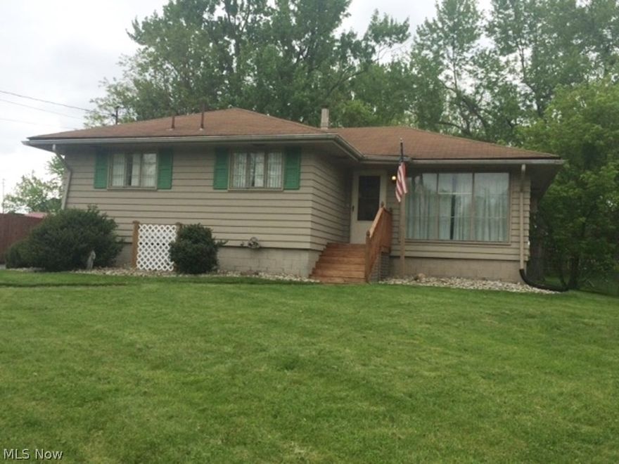 Ready to move in! Here is a freshly painted very clean 3 Bedroom, 2 Bath Ranch, Howland Schools, close to shopping and much more.  Great private back yard, Partially Fenced in with a Patio for your Entertainment.  Call today for a Private Showing!