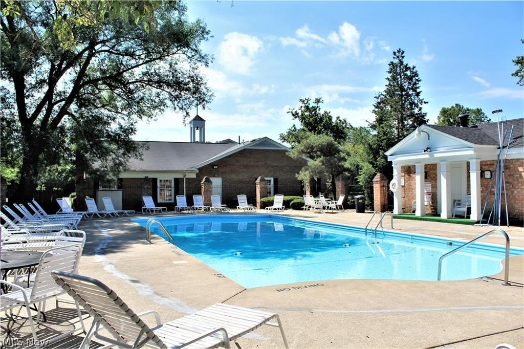 Versailles At Hudson Condo - Residential