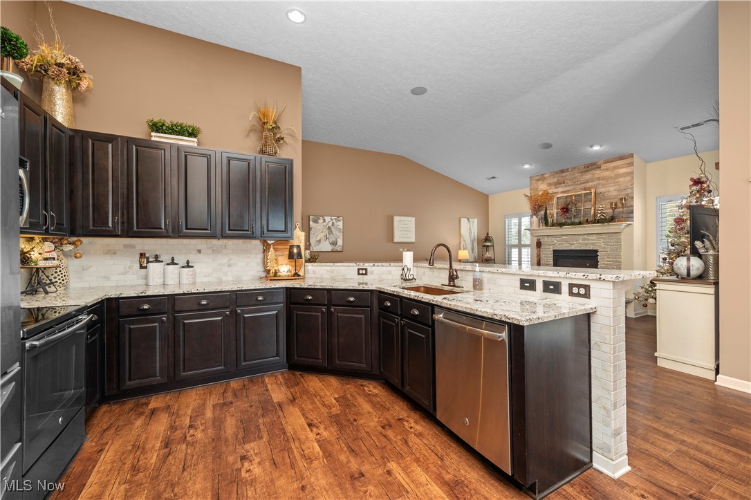 Villas/Falls Pointe Ph 02 - Residential