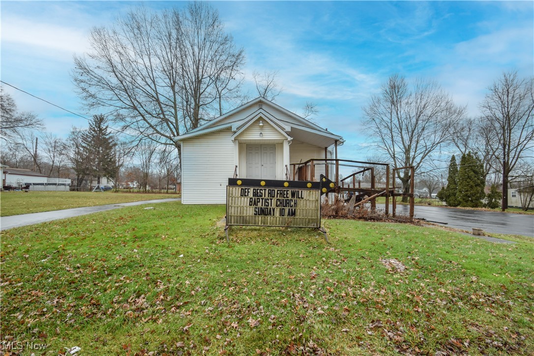 1187 Deforest Road, Warren, Ohio image 1