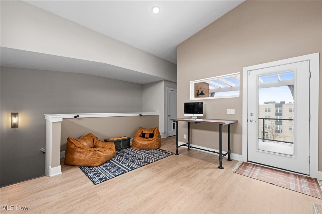 Breakwater Bluffs Loft Twnhms - Residential