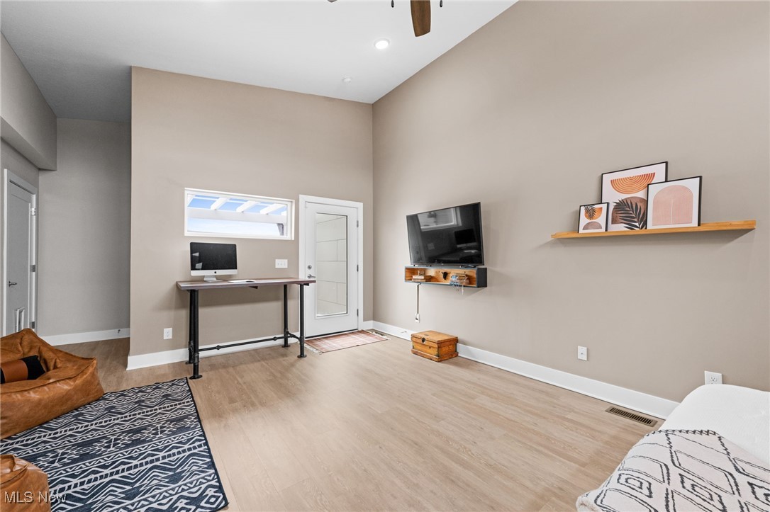 Breakwater Bluffs Loft Twnhms - Residential