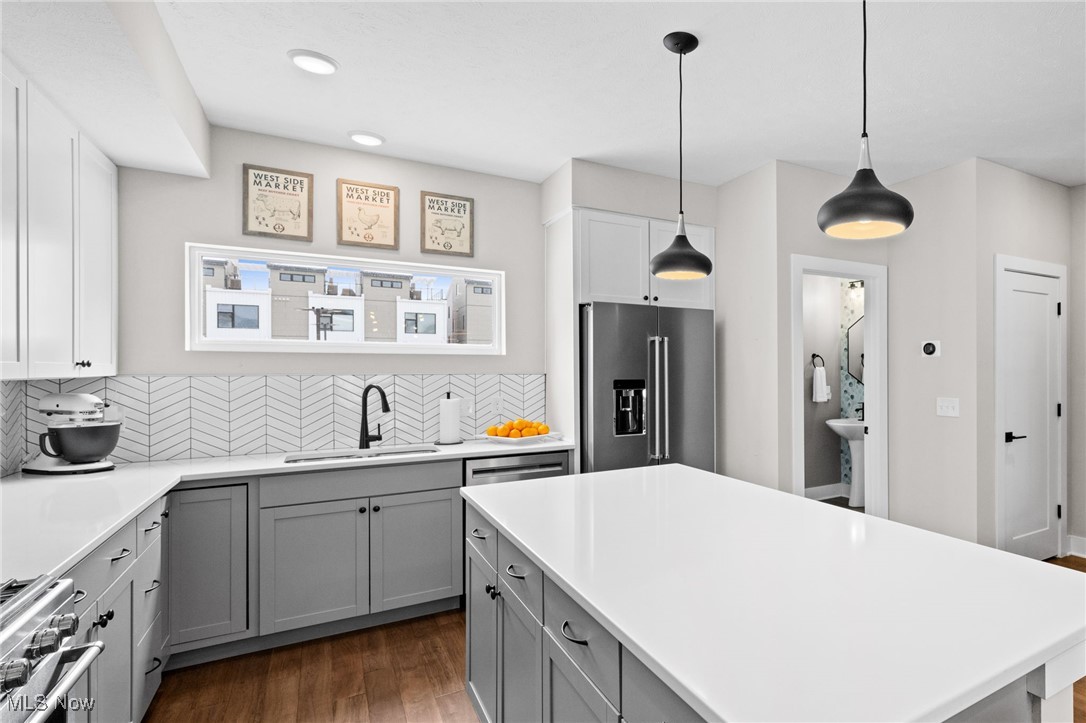 Breakwater Bluffs Loft Twnhms - Residential