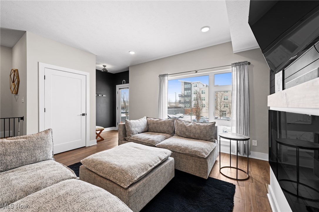 Breakwater Bluffs Loft Twnhms - Residential