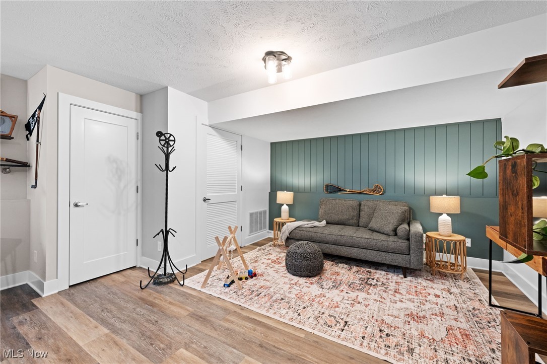 Breakwater Bluffs Loft Twnhms - Residential