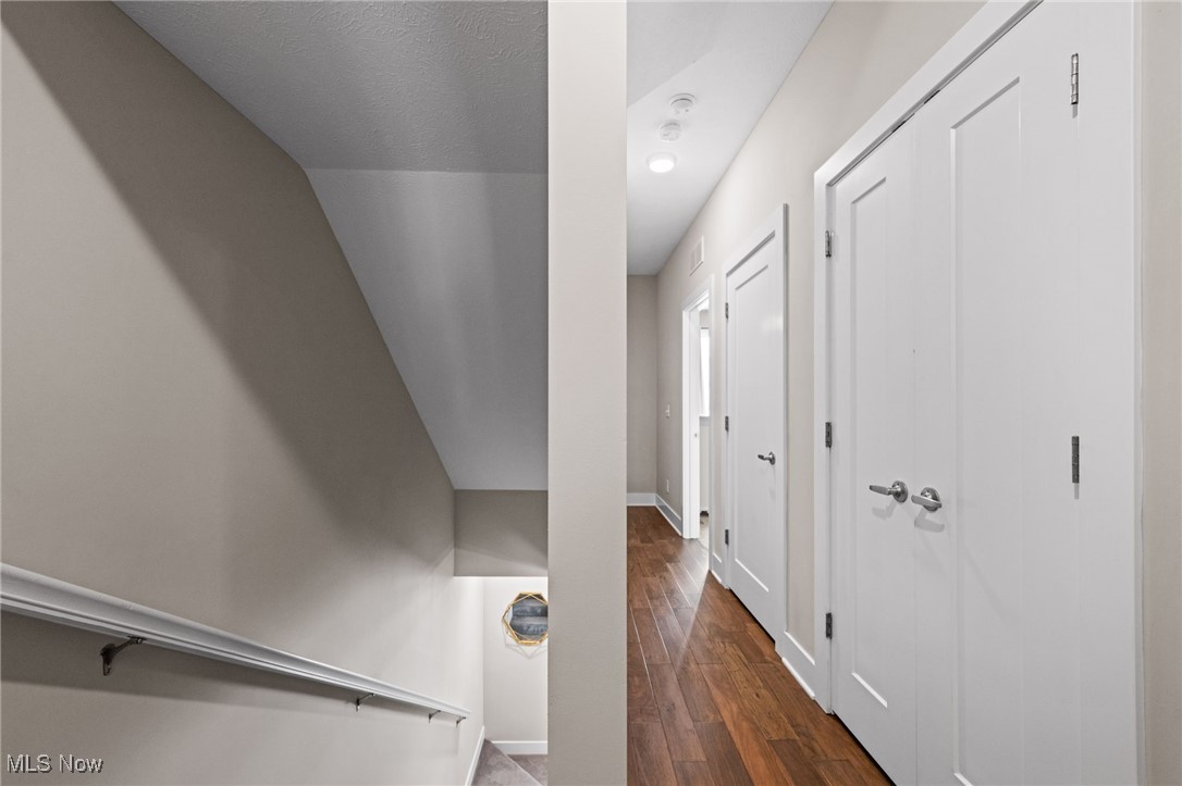 Breakwater Bluffs Loft Twnhms - Residential