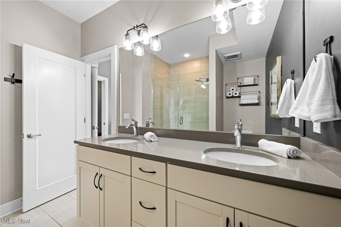 Breakwater Bluffs Loft Twnhms - Residential