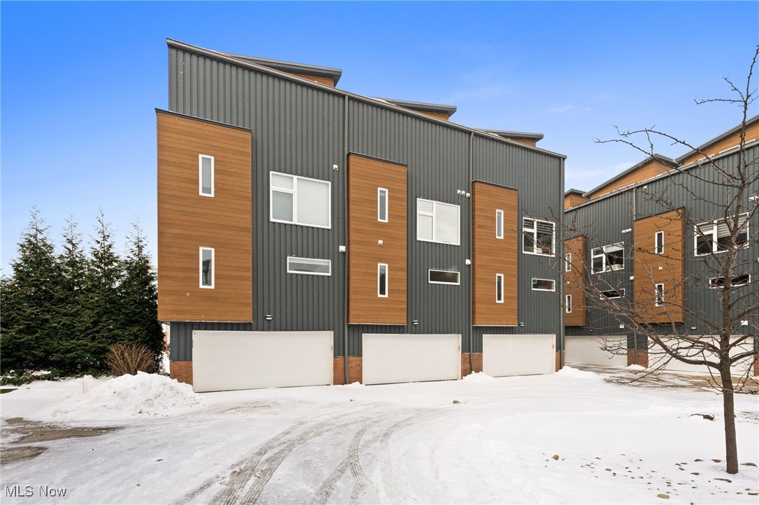 Breakwater Bluffs Loft Twnhms - Residential