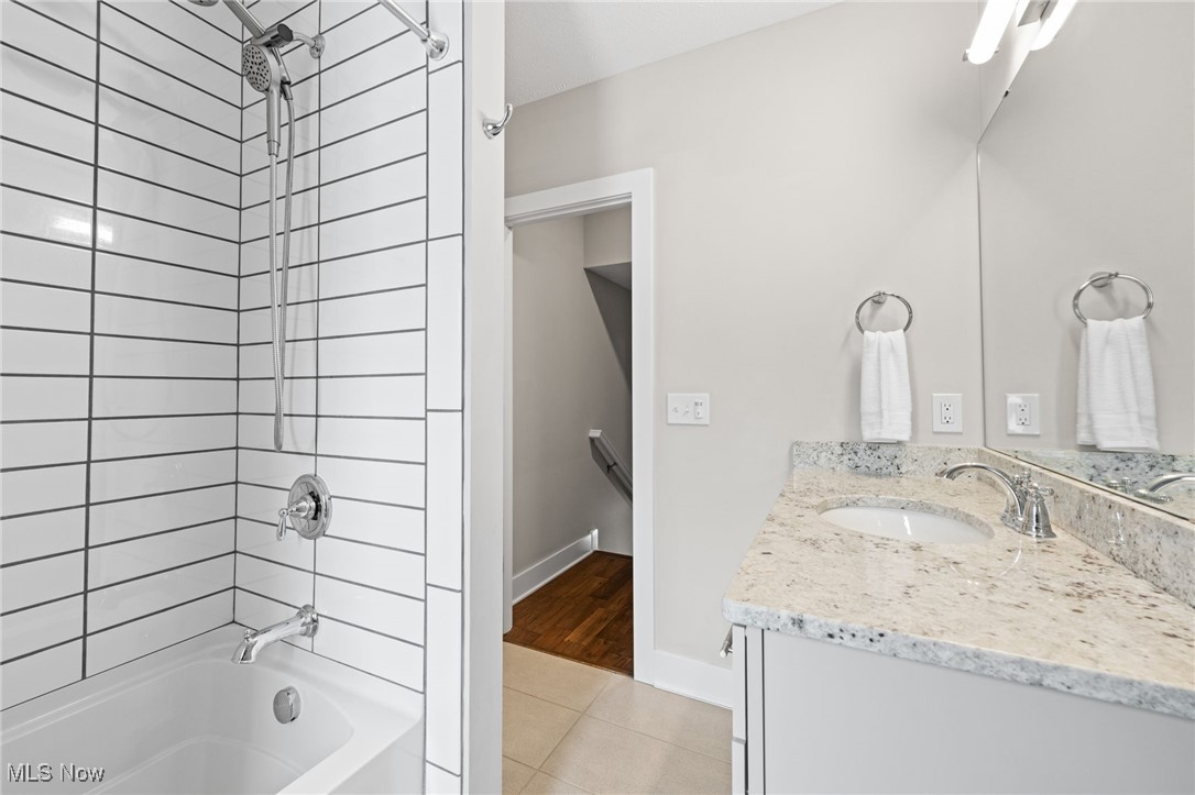 Breakwater Bluffs Loft Twnhms - Residential