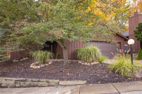 Tiny photo for 17813 Suncliff Place, Strongsville, OH 44136 (MLS # 5179900)