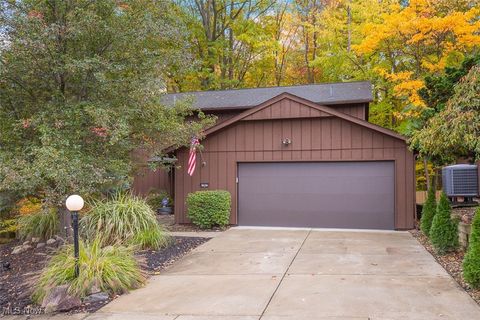 Tiny photo for 17813 Suncliff Place, Strongsville, OH 44136 (MLS # 5179900)