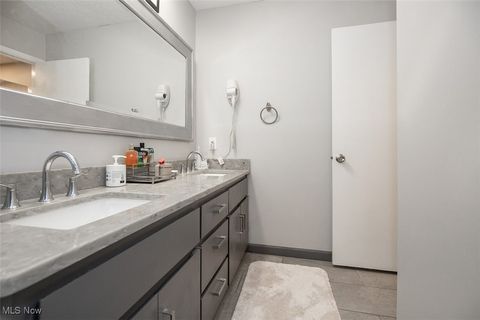 Tiny photo for 17813 Suncliff Place, Strongsville, OH 44136 (MLS # 5179900)