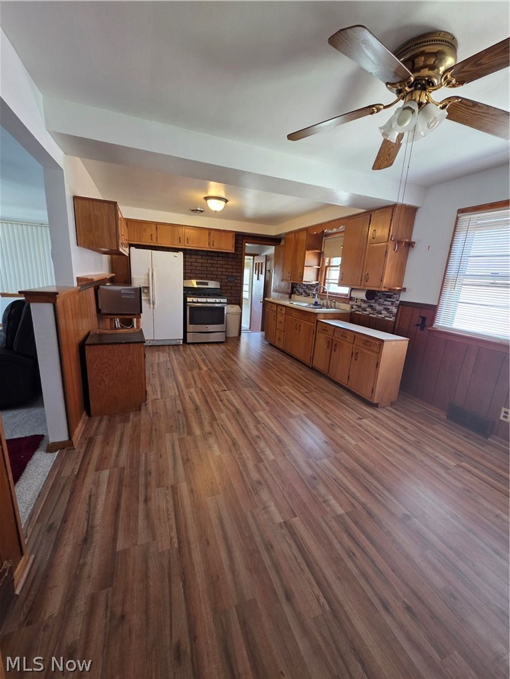 Photo of 510 W Maplewood Avenue, Struthers, OH 44471 (MLS # 5222035)