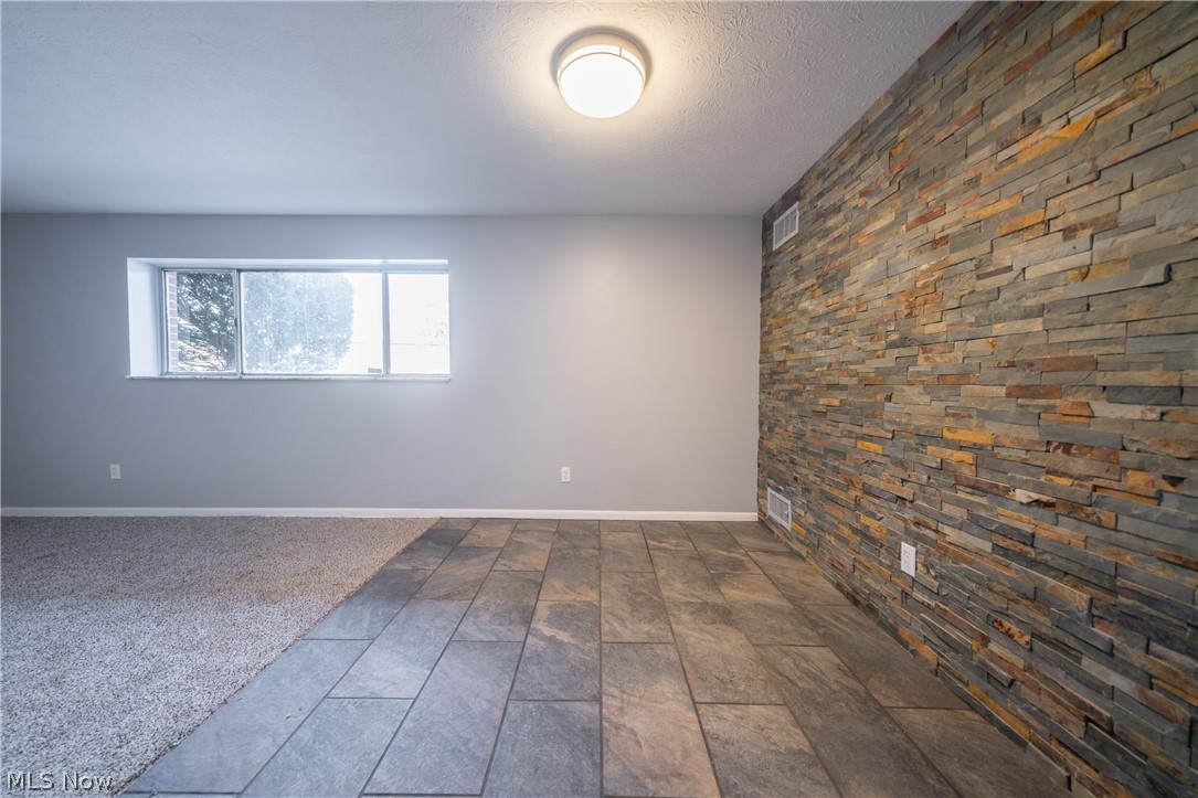 Golden Oaks Condo - Residential