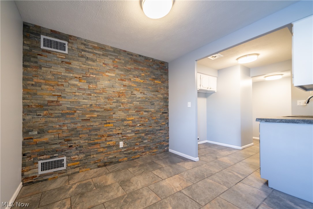 Golden Oaks Condo - Residential