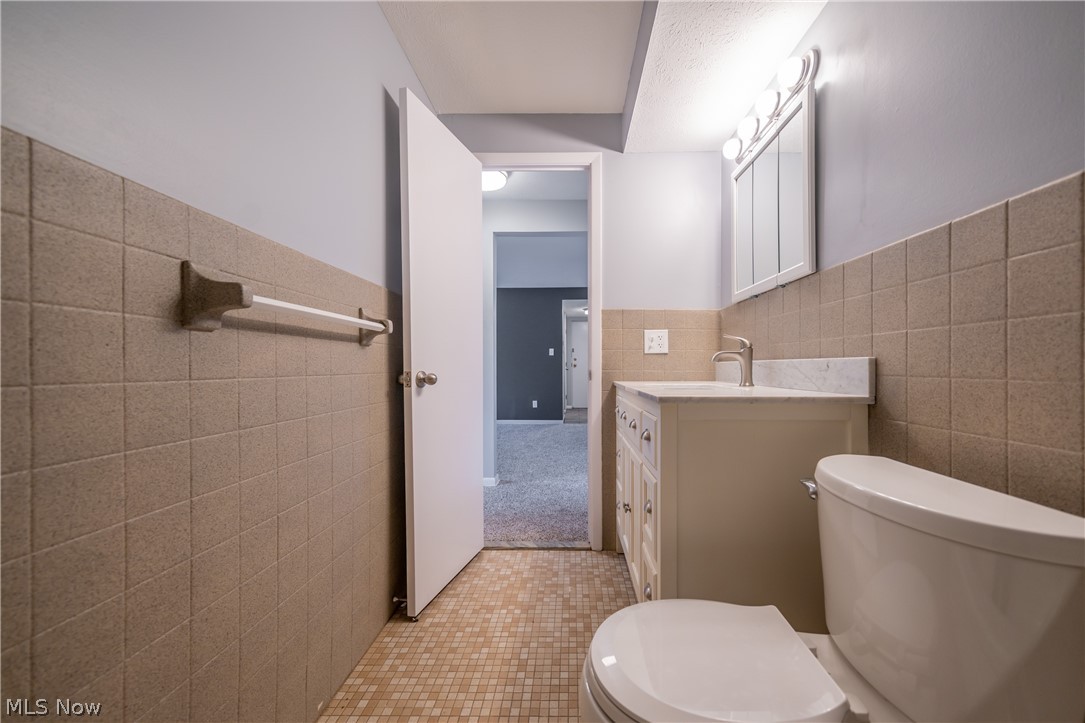 Golden Oaks Condo - Residential