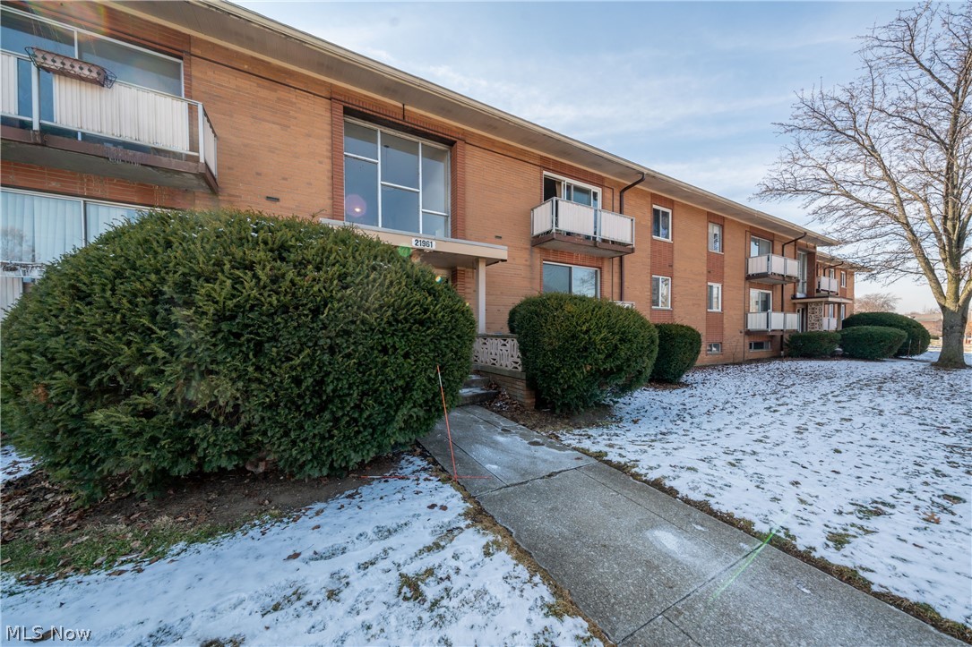 Golden Oaks Condo - Residential