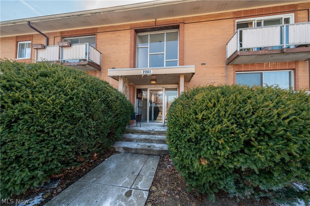 Golden Oaks Condo - Residential