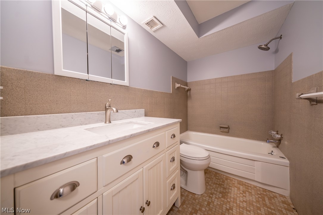 Golden Oaks Condo - Residential