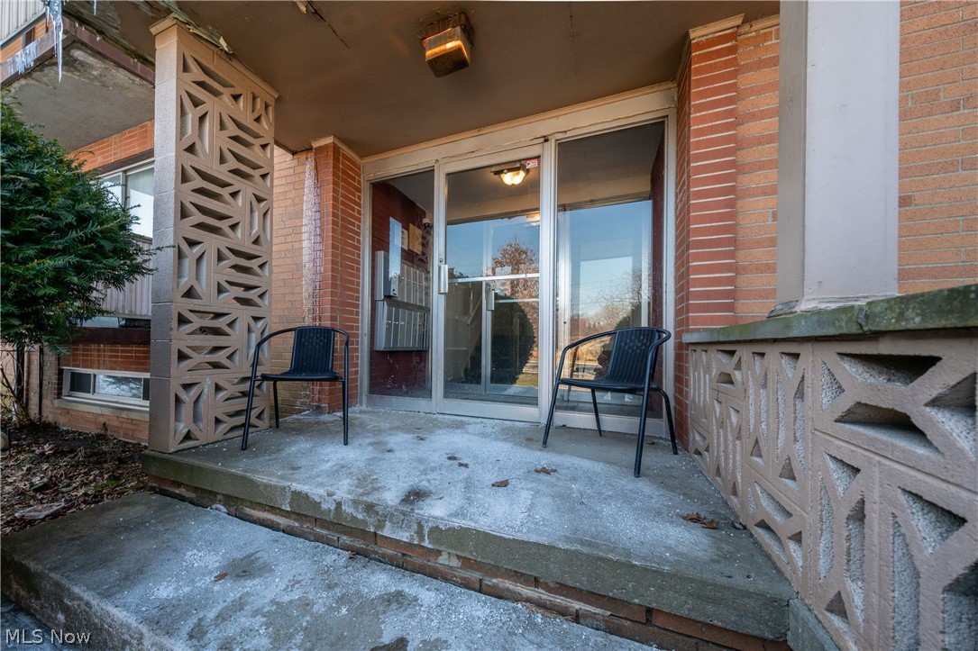 Golden Oaks Condo - Residential