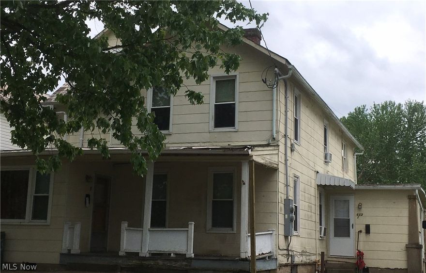 4-plex rental located in Marietta. Alley axcess and large parking area in back. Apt 1 and 2 recently improved, New front porch for Apt 1/2.