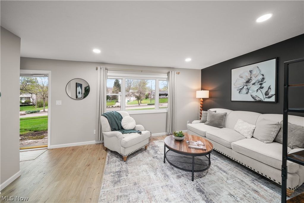 Photo of 2051 Presidential Parkway #28, Twinsburg, OH 44087 (MLS # 5186646)