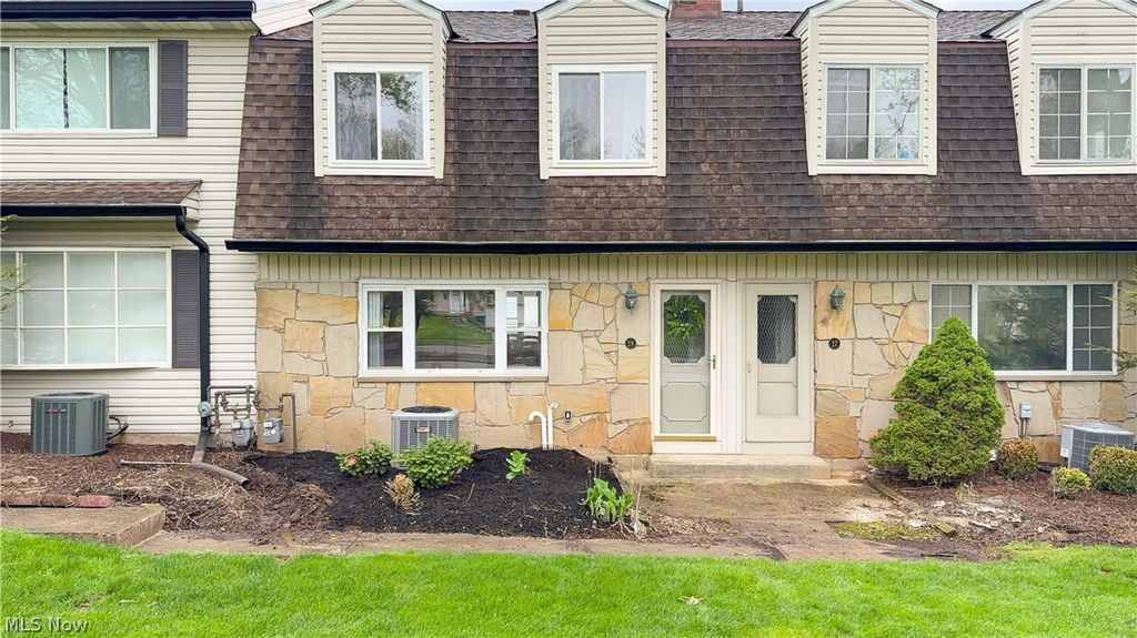 Photo of 2051 Presidential Parkway #28, Twinsburg, OH 44087 (MLS # 5186646)