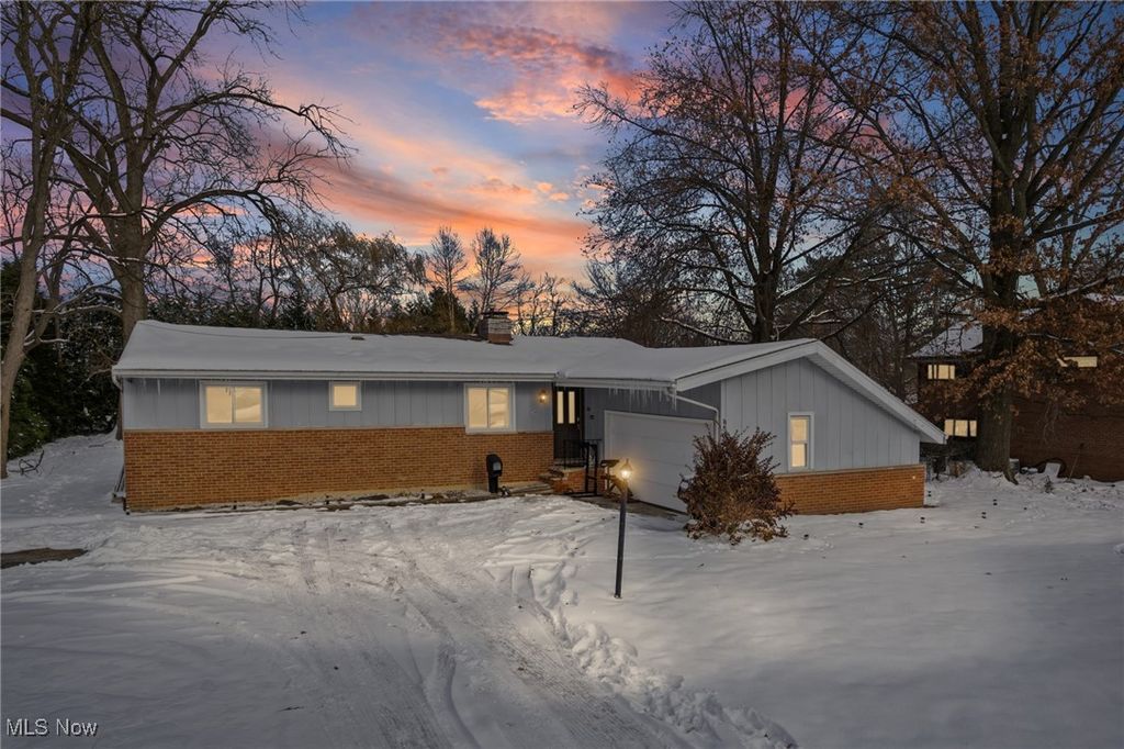 Photo of 24061 Fairmount Boulevard, Beachwood, OH 44122 (MLS # 5176052)