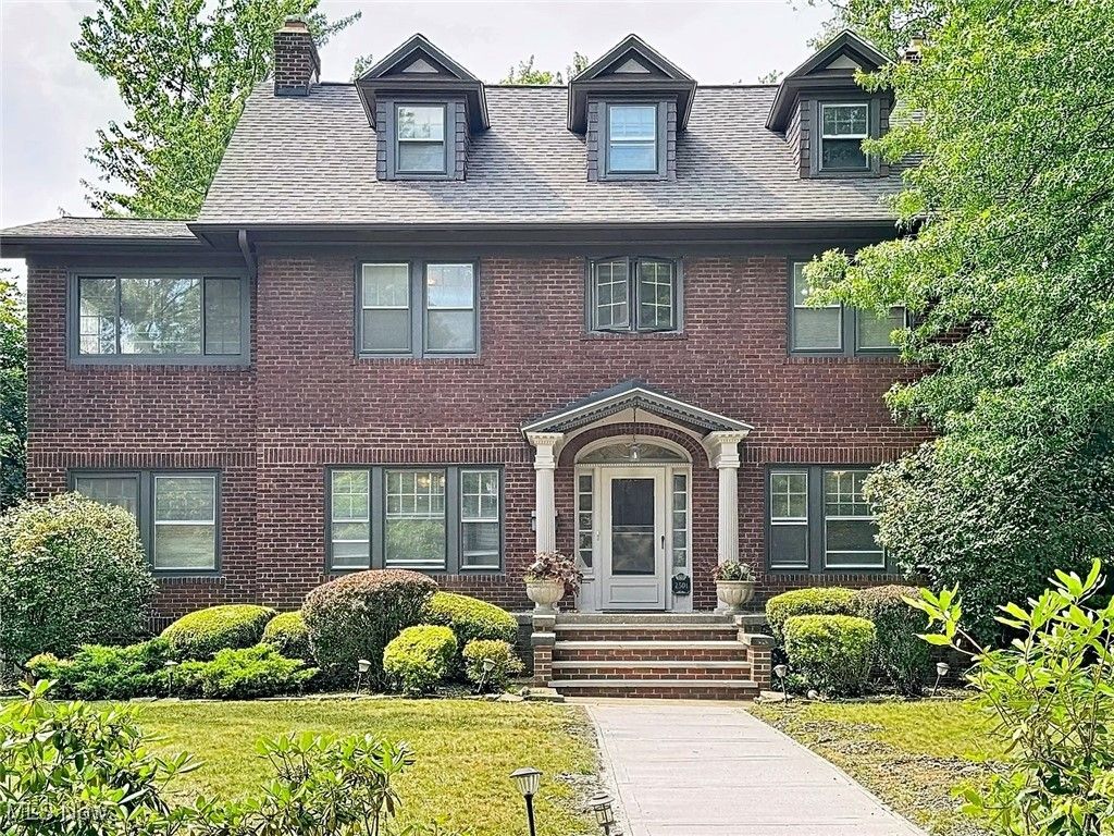 Photo of 2501 Euclid Heights Boulevard, Cleveland Heights, OH 44106 (MLS # 5180799)