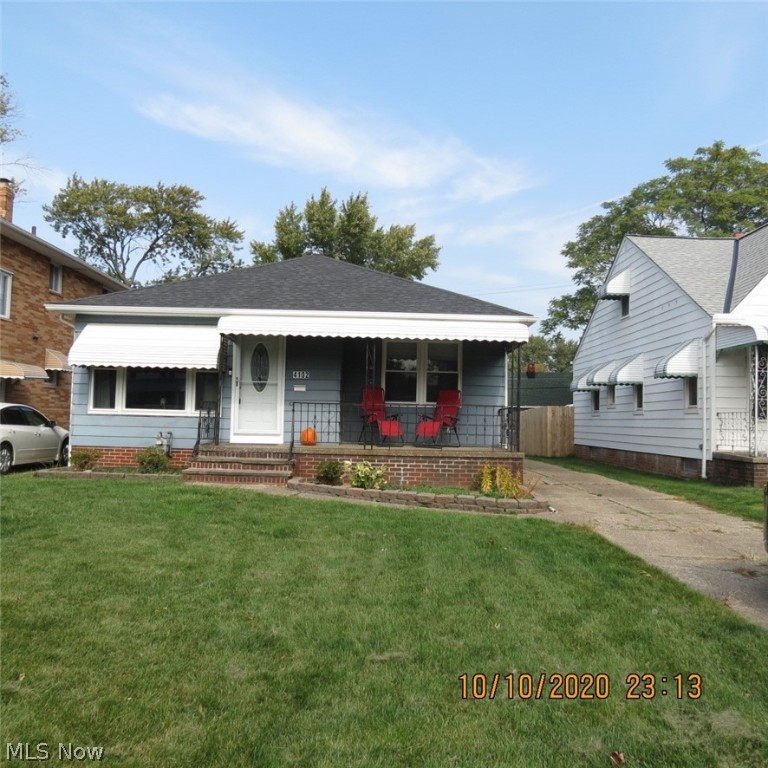 Three bedroom ranch style home with one Detached garage , EZ living and maintenance, Very good size bedrooms and large eat-in-kitchen. Finished basement, Newer Furnace and Air-conditioned unit...Close to all amenities ...