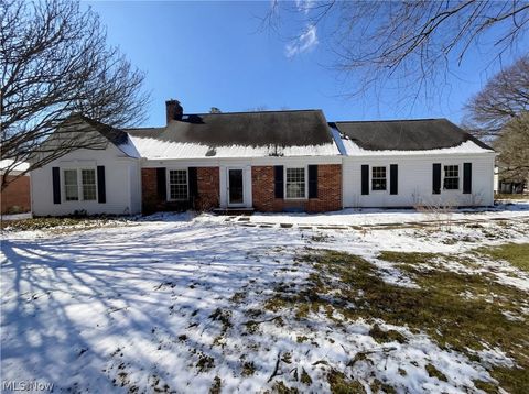 Photo of 2330 Thurmont Road, Akron, OH 44313 (MLS # 5190422)