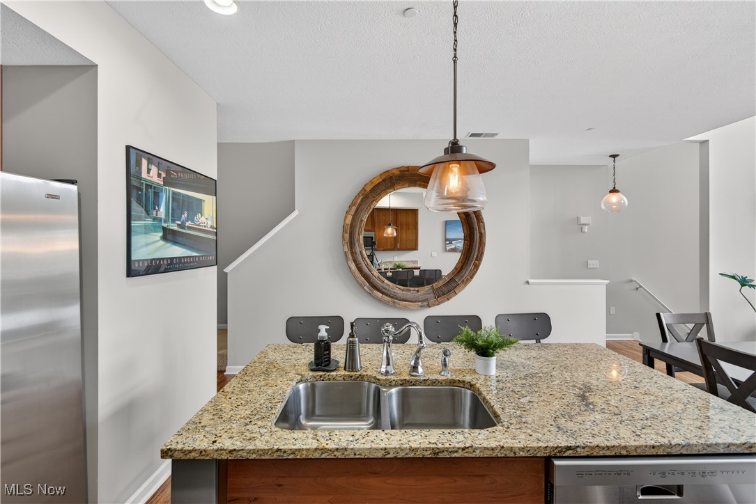 Battery Park Twnhms Condo - Residential