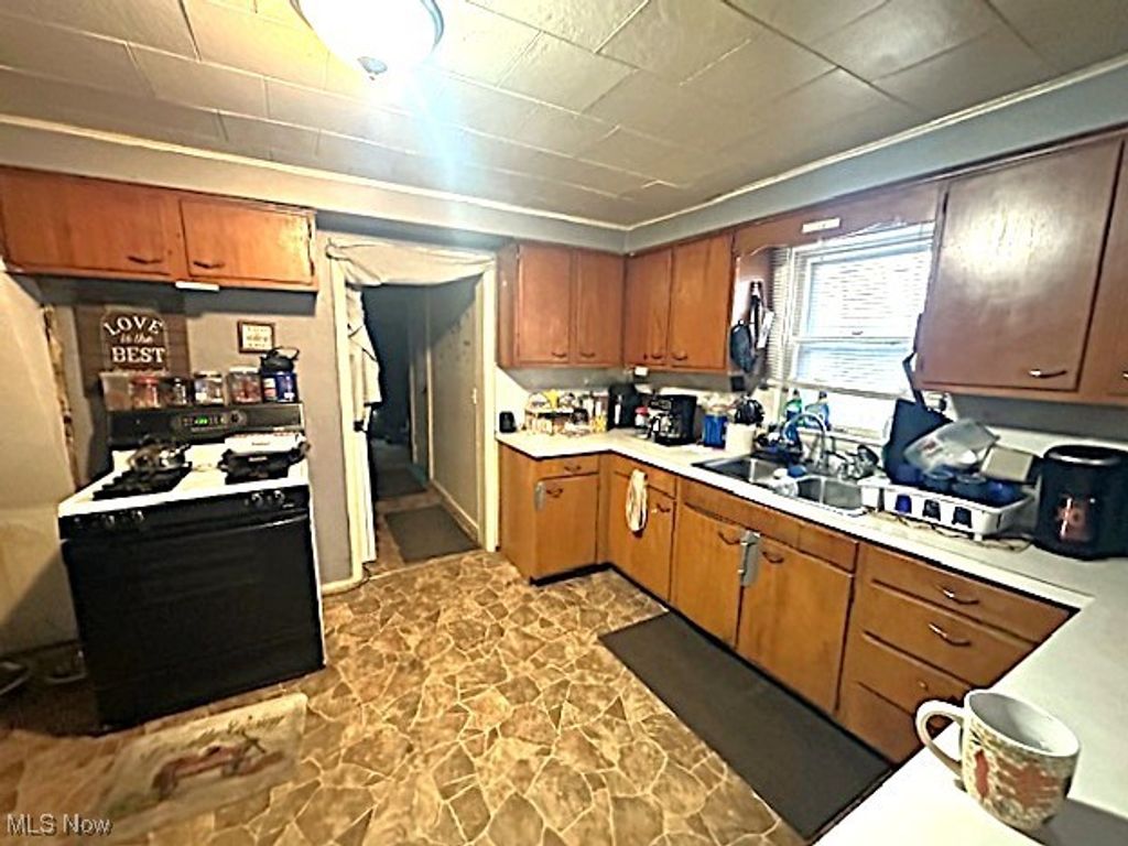 Photo of 1210 E Market Street, Lima, OH 45804 (MLS # 5183876)