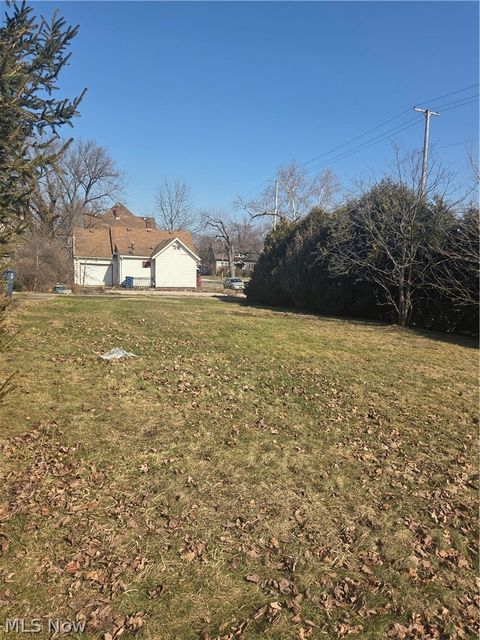 Tiny photo for 148 E Wilson Avenue, Girard, OH 44420 (MLS # 5190355)