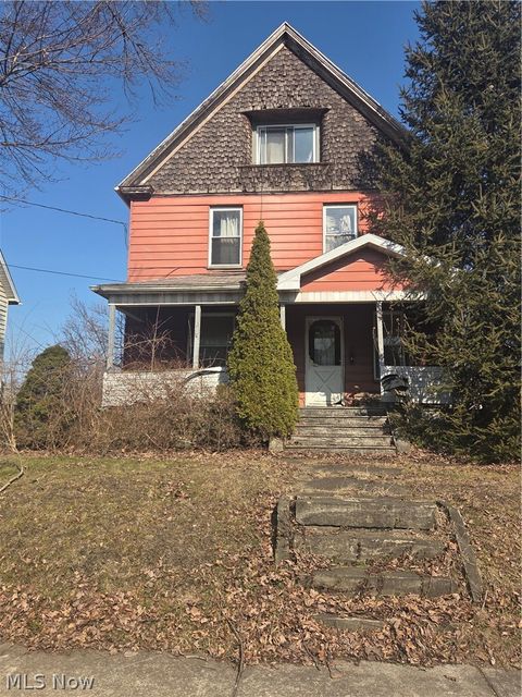 Photo of 148 E Wilson Avenue, Girard, OH 44420 (MLS # 5190355)