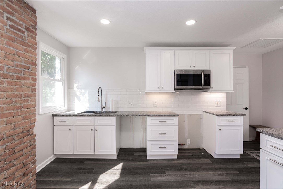 James M Curtis & Others Park Ad - Residential Income