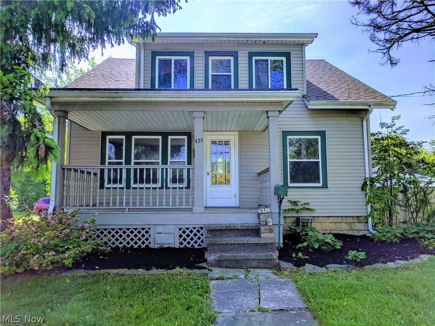 This lovely home located in Medina is move in ready . It has been newly updated and renovated to a single family residence. The house has a new roof with updates and improvements in every room. Move in ready check out the pictures and video. Lets make a deal. Owner financing to qualified candidates.