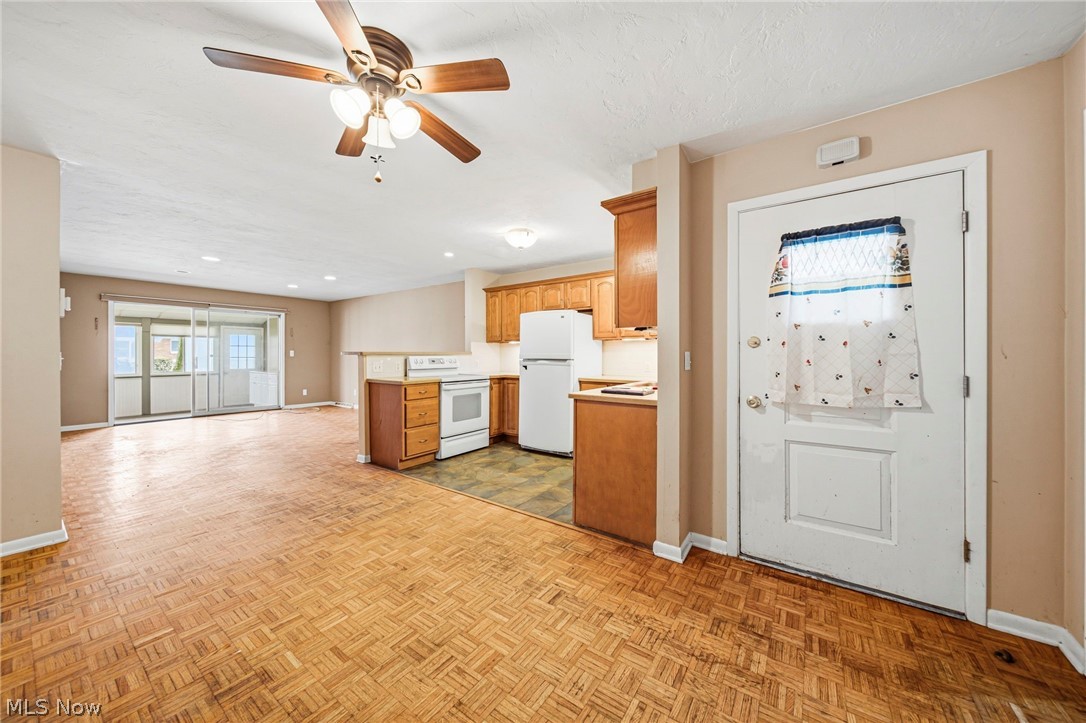 Country Club Condos - Residential