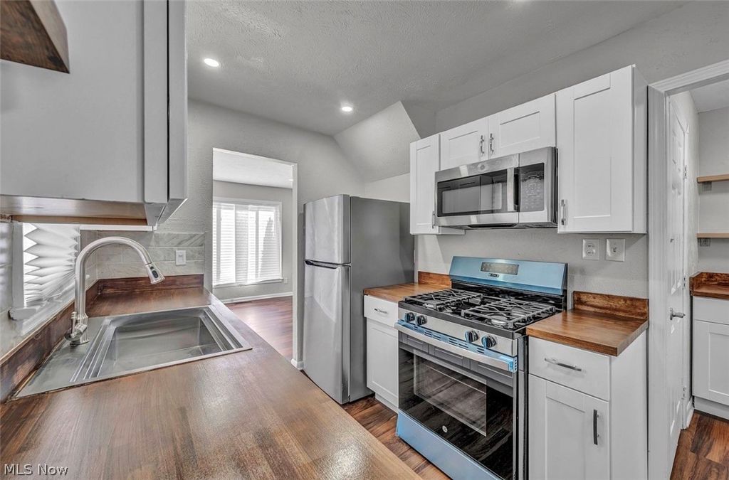 Photo of 12508 Sobieski Avenue, Cleveland, OH 44135 (MLS # 5196592)