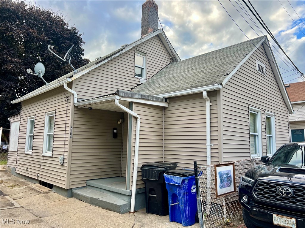 2104 W 34th Place