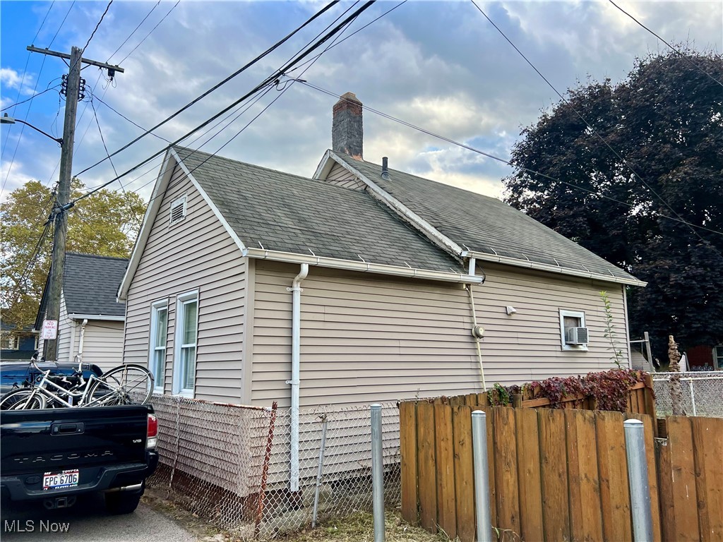 2104 W 34th Place