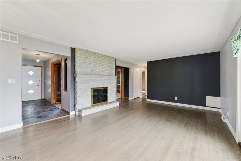 Photo of 229 Vassar Avenue, Elyria, OH 44035 (MLS # 5198499)