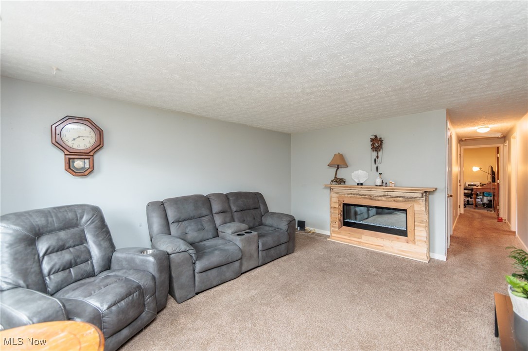953 Salem Avenue, Elyria, Ohio image 17