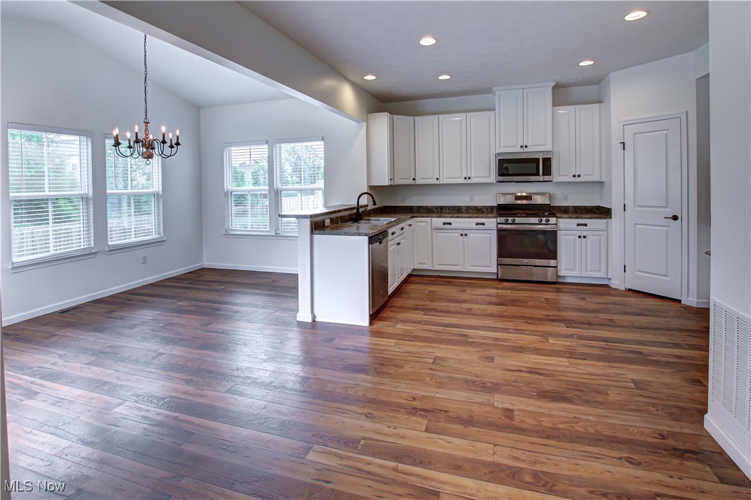 3137 Wheaton Drive, Avon, Ohio image 3